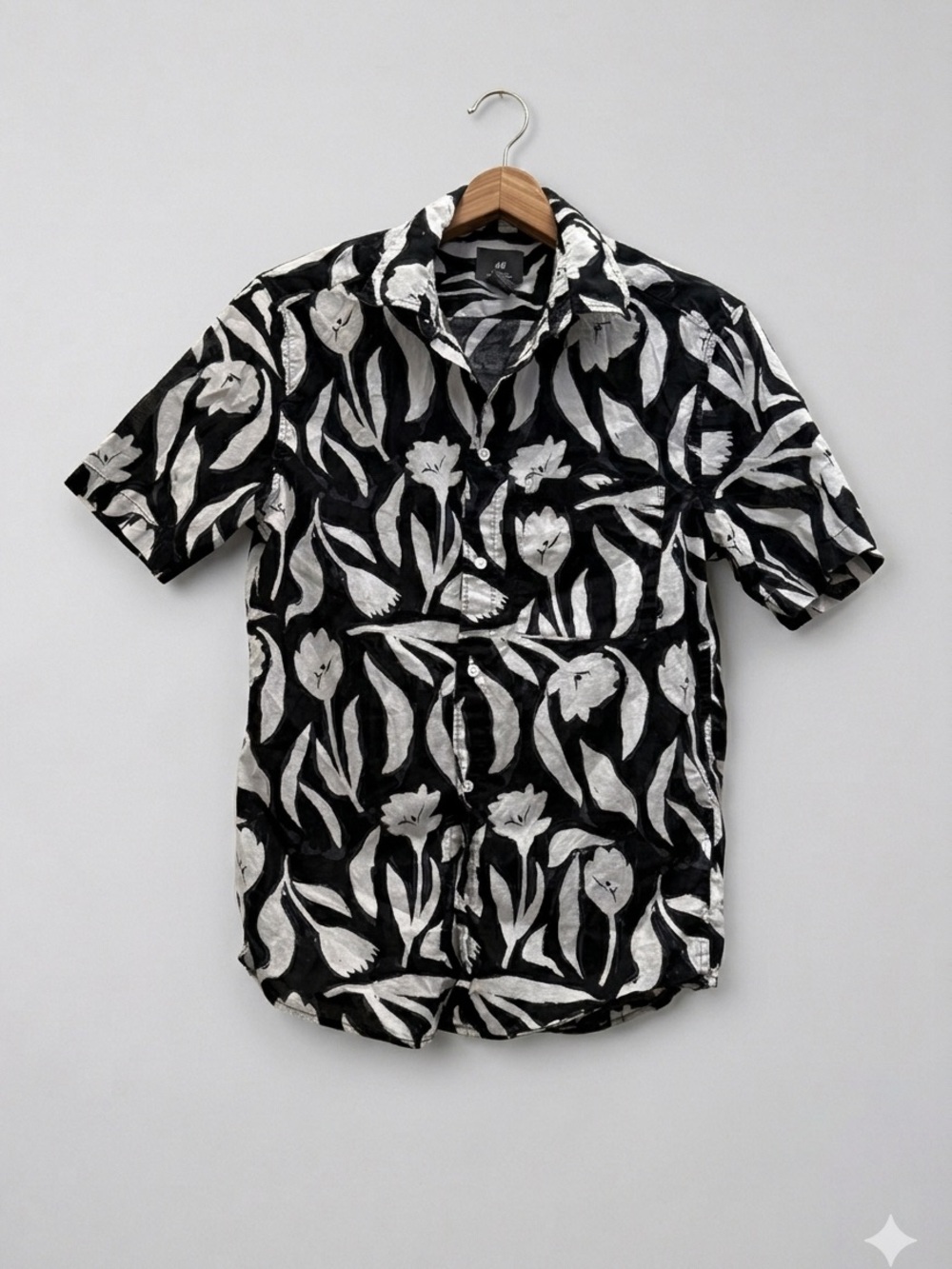 H&M Black and White Floral Short-Sleeve Button-Down Shirt